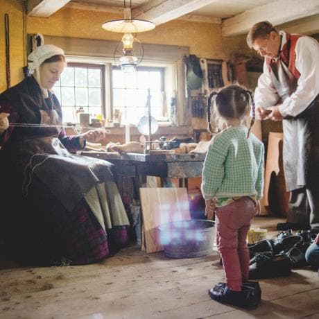 Familj på besök i Skomakeriet_1